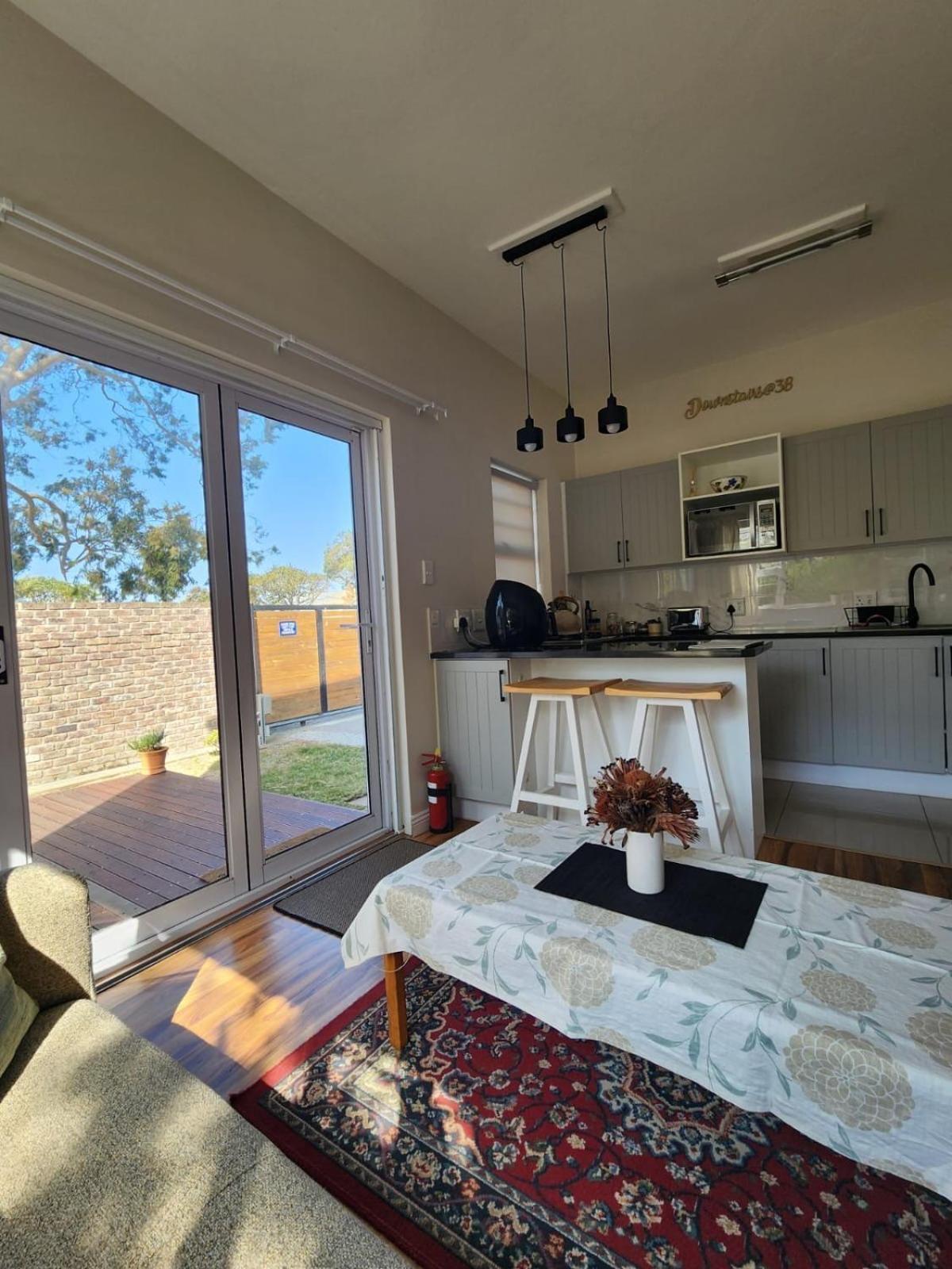 Ferienwohnung Downstairs @38 Port Elizabeth Exterior foto